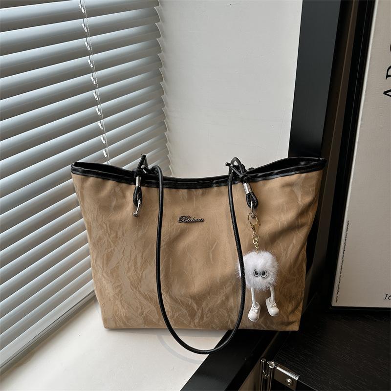 

Early autumn solid color texture new fashion large capacity pendant commuter casual underarm shoulder tote bag women Without pendant хаки