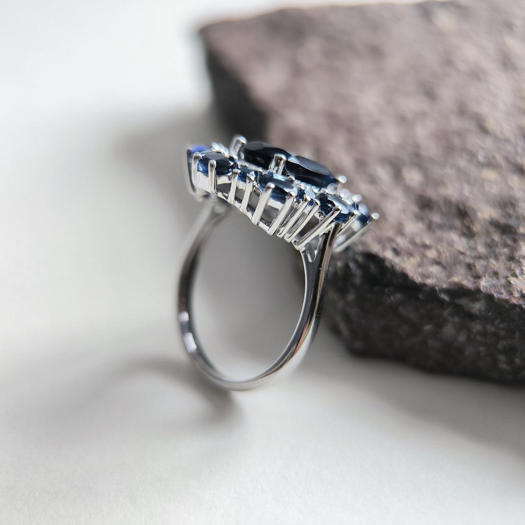Anello in argento con zaffiro nano, peso dell'articolo 4,68 g (2205975)
