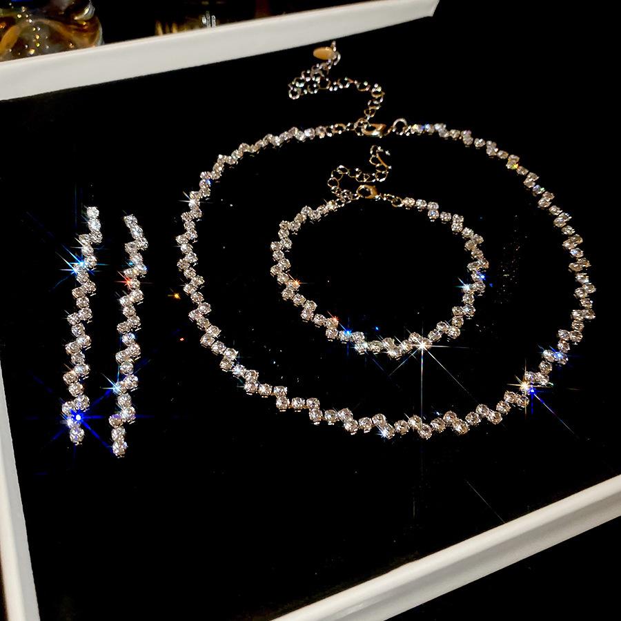 

Елегантний набір намисто та сережки з цирконом у формі метелика: Високоякісна модна біжутерія