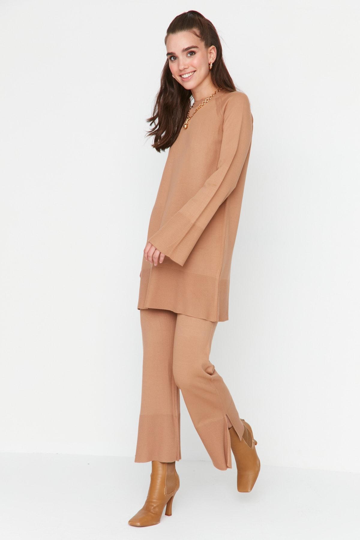 

Camel Slit Detailed Sweater-Pants Knitwear Set TCTAW23US00045..