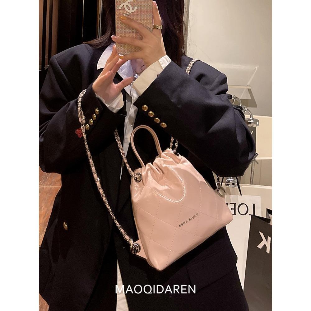 

Cat seven adults small fragrant wind rhombus chain backpack bag women s 2023 new casual versatile garbage bag handbag