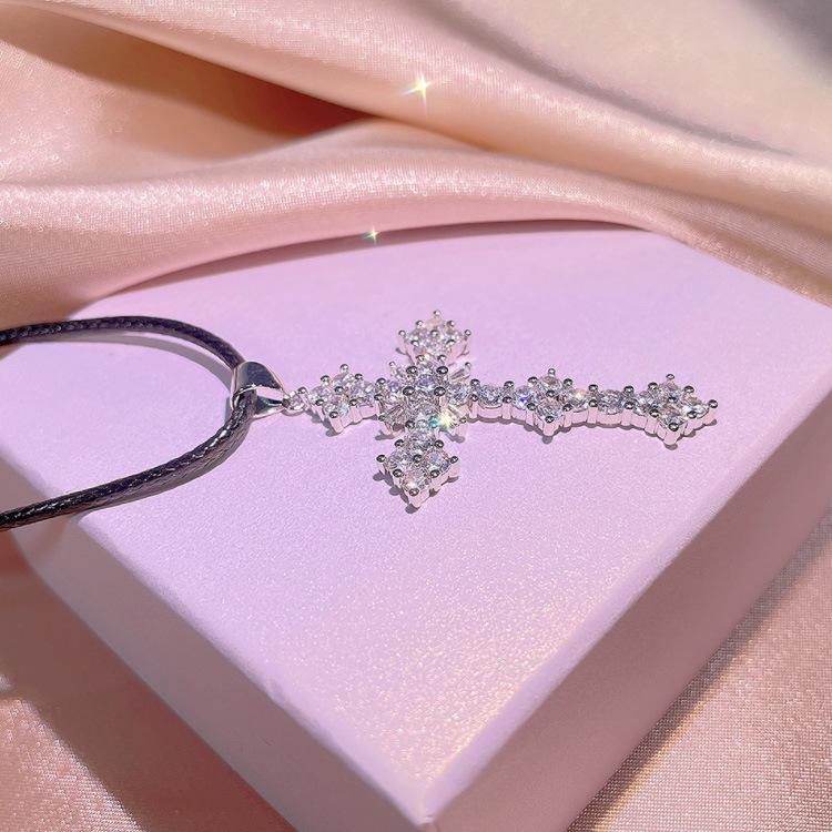 Cold Wind Cross Necklace Women'S Simple Pendant Tide Light Luxury Niche Design Clavicle Chain Jewelry