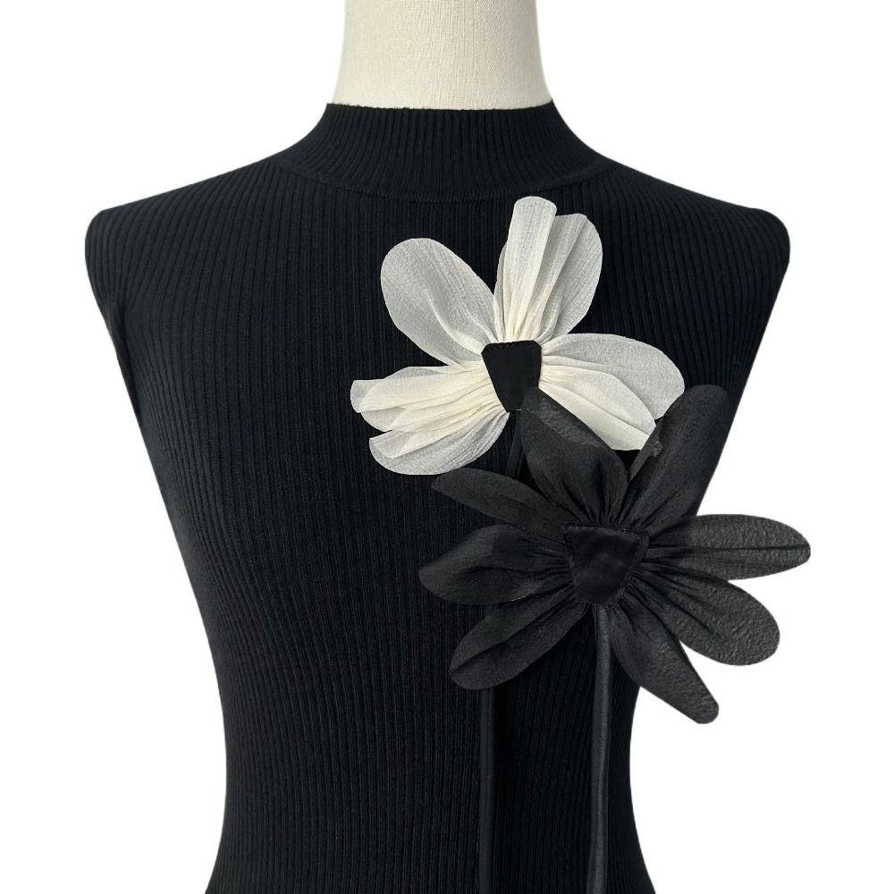 

2pcs Lace Fabric Flower Brooch Appliques Tulle Organza Clothing Appliques Clothing Brooch Embroidered Patch Clothing Patch