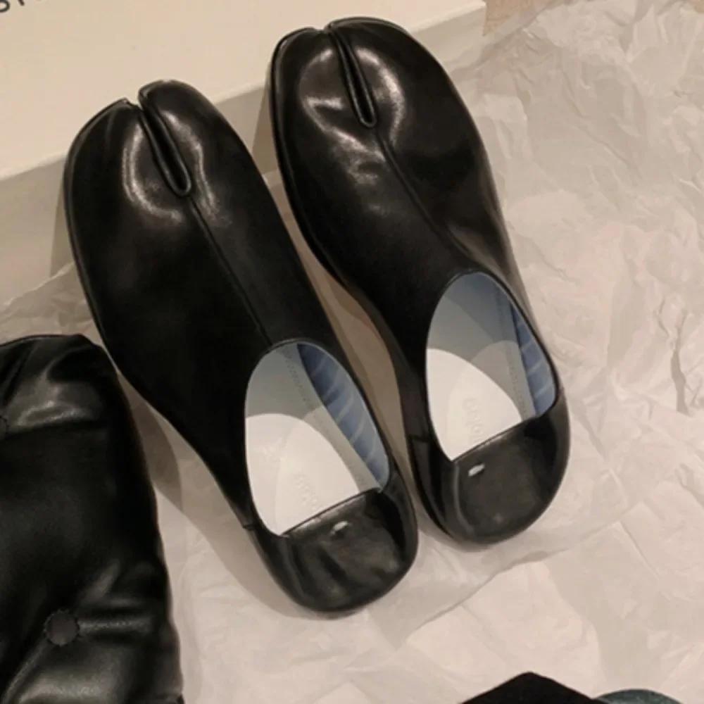 Fashion Flat Shoes Silver Tabi Ninja Shoes Women Split Toe Flats Trotters Mocasines Mujer Solid PU Leather Loafers Femmes Slip on Slides