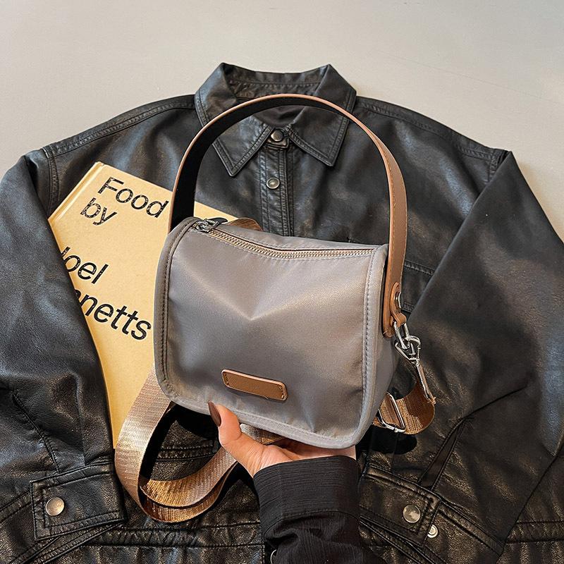 Small Bag Women's Versatile 2025 New Fashion Retro Canvas Messenger Bag Women's Work Small Square Bag Portable Shoulder
