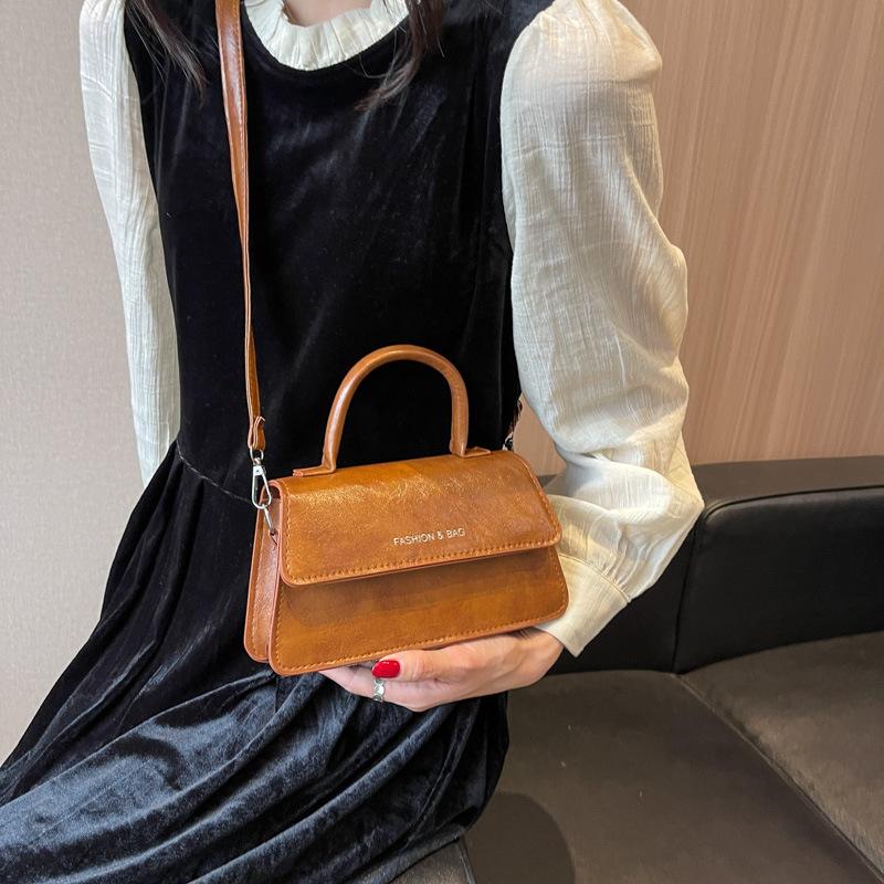 Retro Small Bag Women's 2025 New Fashion Casual Shoulder Messenger Bag with Simple Texture Women's Portable Small Square Bag