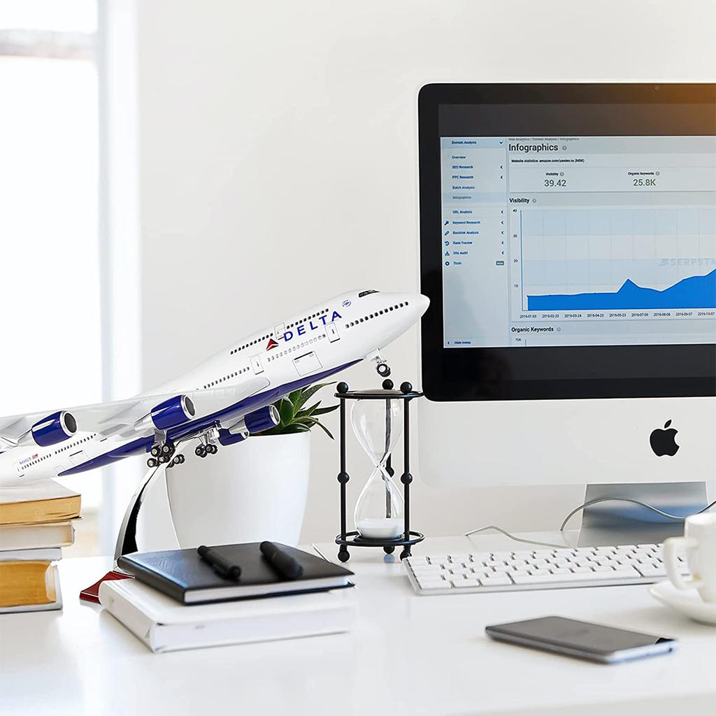1/300 Diecast Airplanes American Delta Airplane Model Airplane Boeing 747 Model Plane for Adults Collection Office Desktop Decor