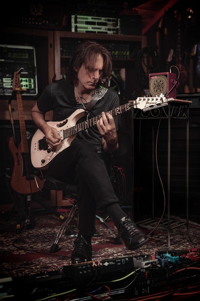 Positive Grid Spark MINI Vai Guitar Amp (Limited Edition) Includes Cable, Compact Design, Dedicated App, Bluetooth Compatible, Steve Vai (Amazon