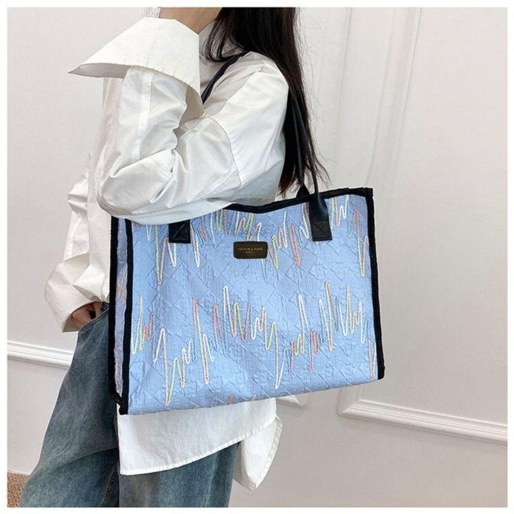 Fashion Trend Embossed Handbag 2025 College Student Versatile Large Capacity Commuting Appearance Handheld Canvas Shoulder Bag