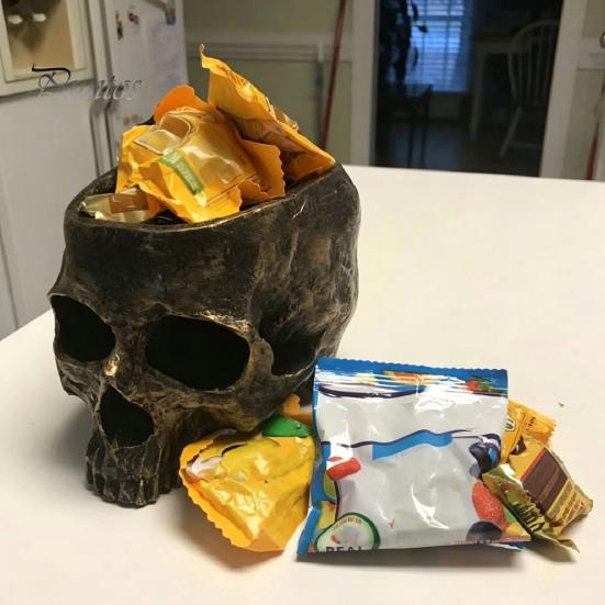 Unique Gothic Gifts Skull Planter, Resin Head Flower Pot, Halloween Candy Bowl, Spooky Beauty Store Display Props Decoration for Tabletop Home