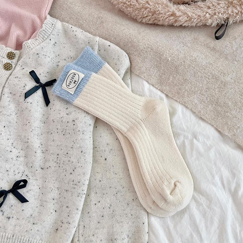Patterned Multi-color Wool Socks for Children, Suitable for Autumn and Winter, Providing Warmth and Extra Thickness, Chunky Socks, Mid-calf Length.