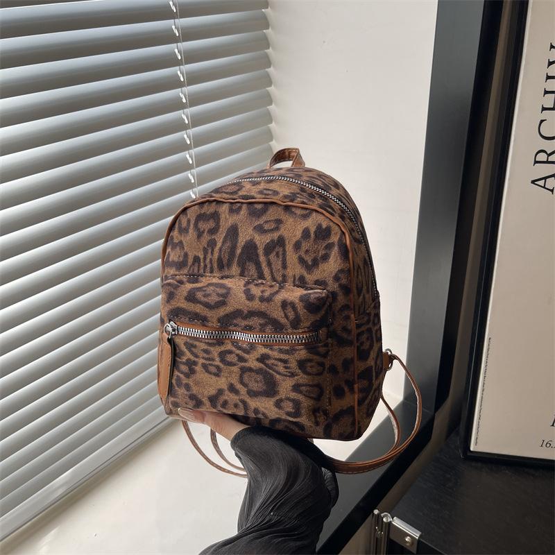 

2025 новая мода леопардовый принт женский маленький рюкзак из полиуретана с принтом дорожная сумка рюкзак женская сумка новый трендовый Европа и США No pendant коричневый