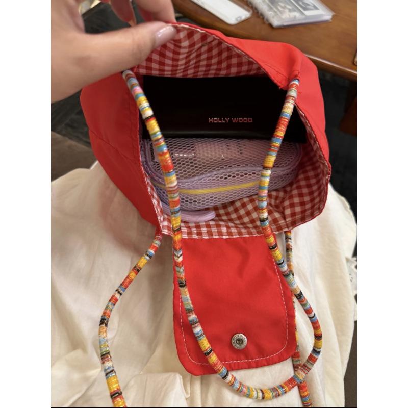 Черная клетчатая джинсовая сумка-тоут: Небольшая повседневная сумка через плечо для поездок на работу.