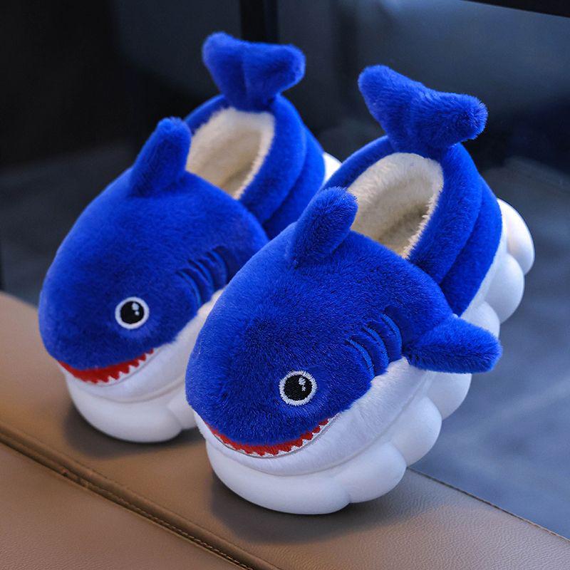 Kinder Cartoon Hai Baumwoll Hausschuhe - Jungen Winter 2024, Dicke Sohle, Indoor, Geschlossene Ferse, Flauschig.