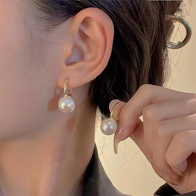 Lightweight Luxury Earrings with A High-class Feel, Pearl Earrings with An Elegant Clasp