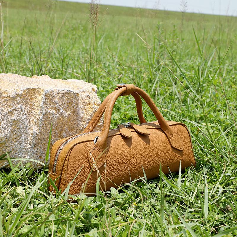 Top-layer Genuine Leather Women's Handbag, 2025 New Model, Large-capacity Sausage Bag, Commuter Shoulder Bag, Long Baguette Women's Bag