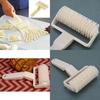 Premium Beiger Rollender Gitterroller Teigschneider zum Backen von Brot und Pizzateig