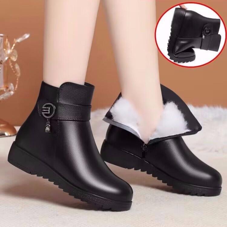 Martin boots women's 2025 new winter versatile flat-soled leather shoes fleece thickened medium tube soft sole comfortable soft sole boots