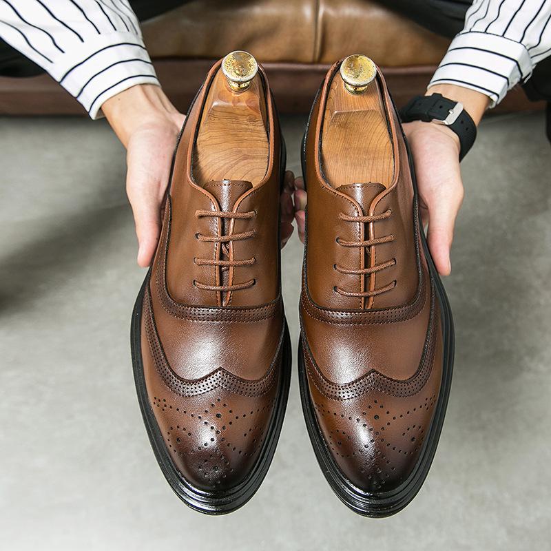 Men's 2025 Spring/Autumn British Style Brogue Leather Shoes: Pointed Toe, Large Size, Casual & Formal Wear, Breathable Design.