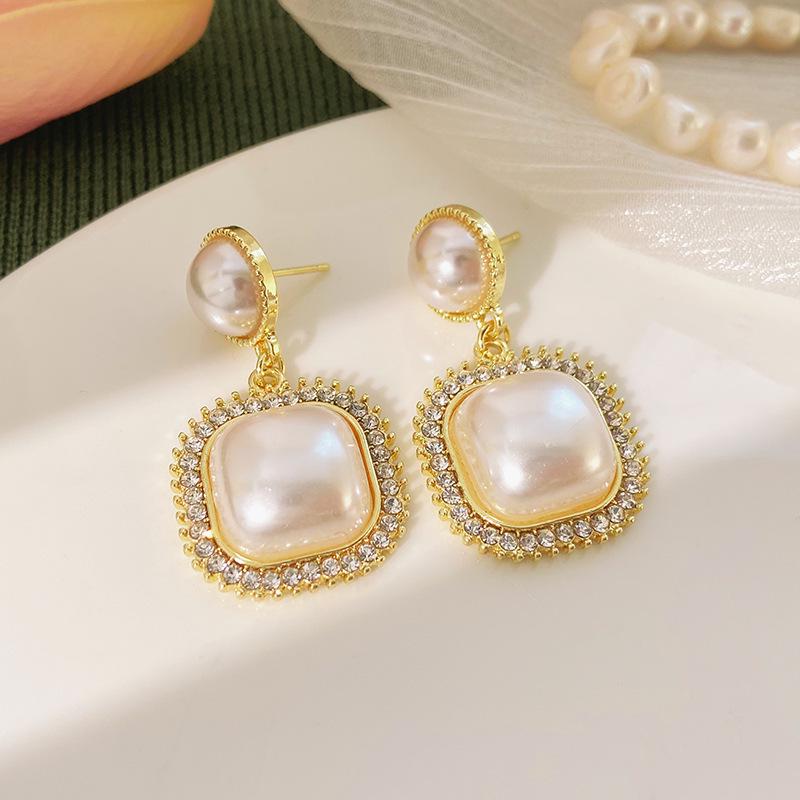 Elegant Geometric Pearl Stud Earrings - Trendy Hong Kong Style