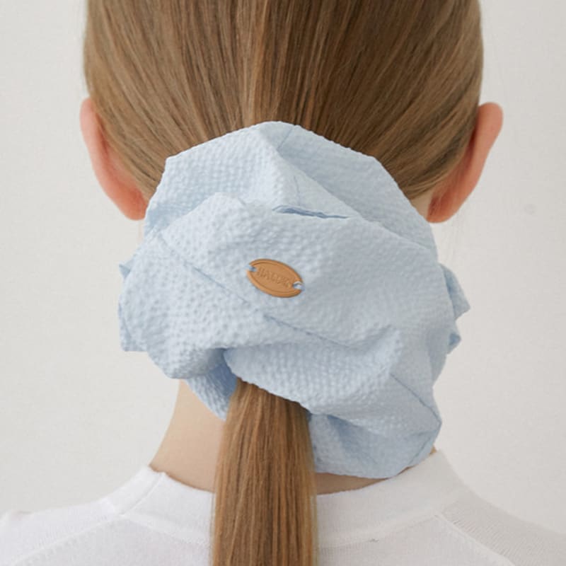 

halden new logo pendant big seersucker scrunchie (H039_sky) sky