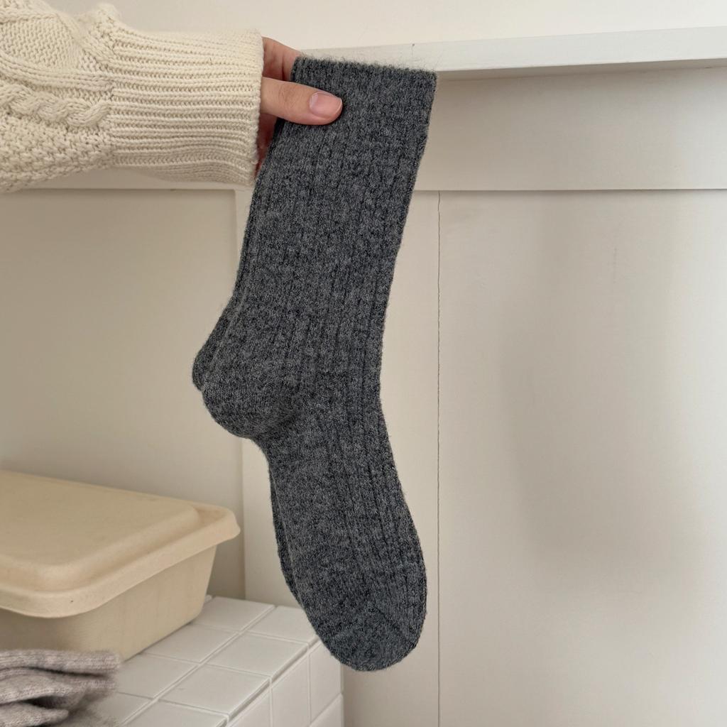 Solid-colored Versatile Wool Socks for Winter Warmth, Knitted Mid-calf Socks, Gentle Milk Tea Thickened Socks