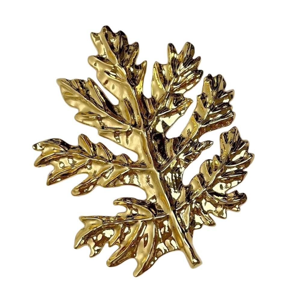 Vintage Long Leaf Pin Corsage Ornament Metal Glossy Brooch Maple Leaf Brooch  Western-style Clothes