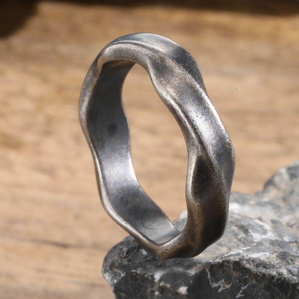 2025 New Mobius Ring for Men Boys Oxidized Twisted Stainless Steel Finger Band Retro Endless Love Anniversary Gift for Him