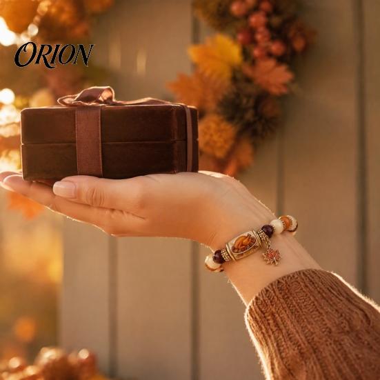 Thanksgiving Greeting Card Gift Bracelet for Women, Holiday Beaded with Commemorative Daily Wear Jewelry Maple Leaf Charm, Elastic Stretch Fall