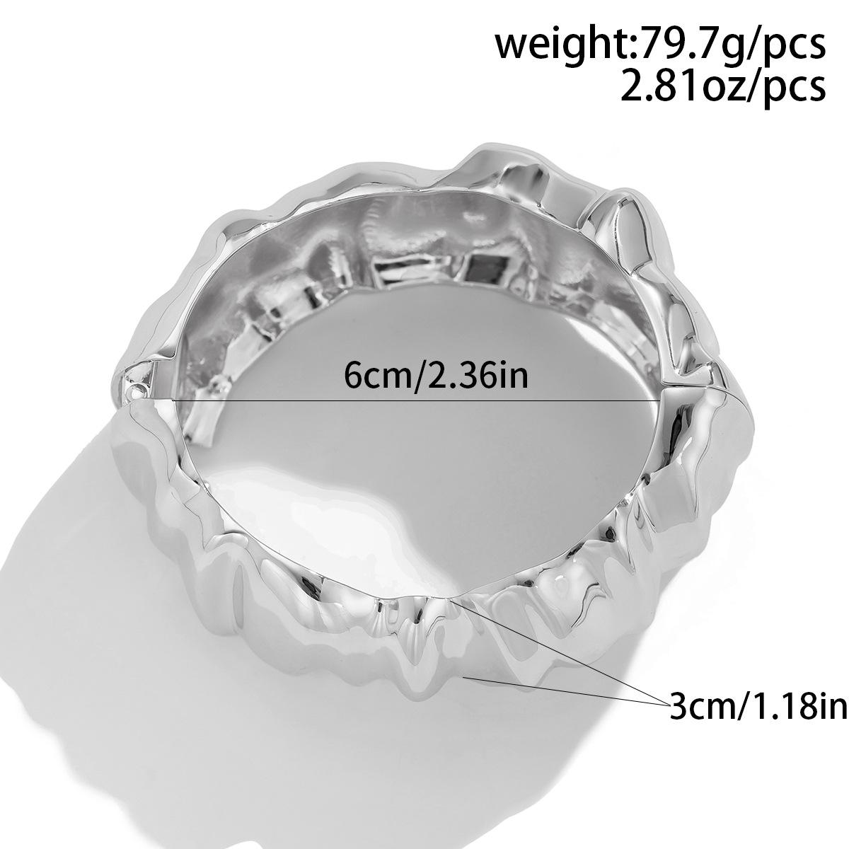 

Bracelet exaggerated design wide version bracelet fashion light luxury high color retention electroplating bracelet