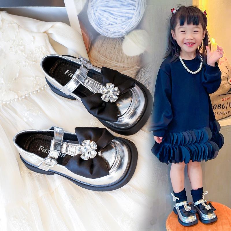 Kinder College-Stil Lederschuhe 2026Neuer Frühling/Sommer Niedliche Schleife Große Blume Strass Mode Auftrittsschuhe