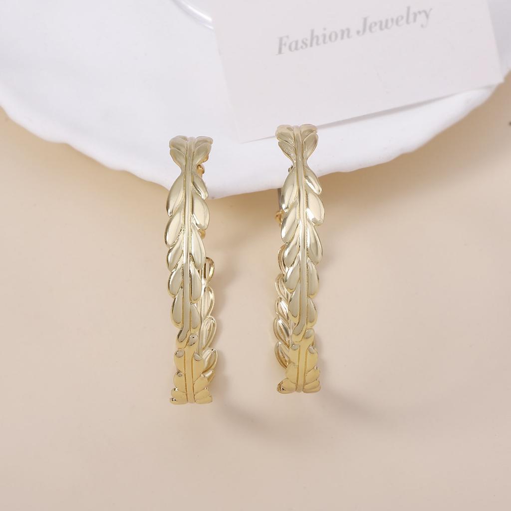 Exaggerated golden wheat ears, high geometric hollowed-out round ear buckles, retro and cold style women's earrings