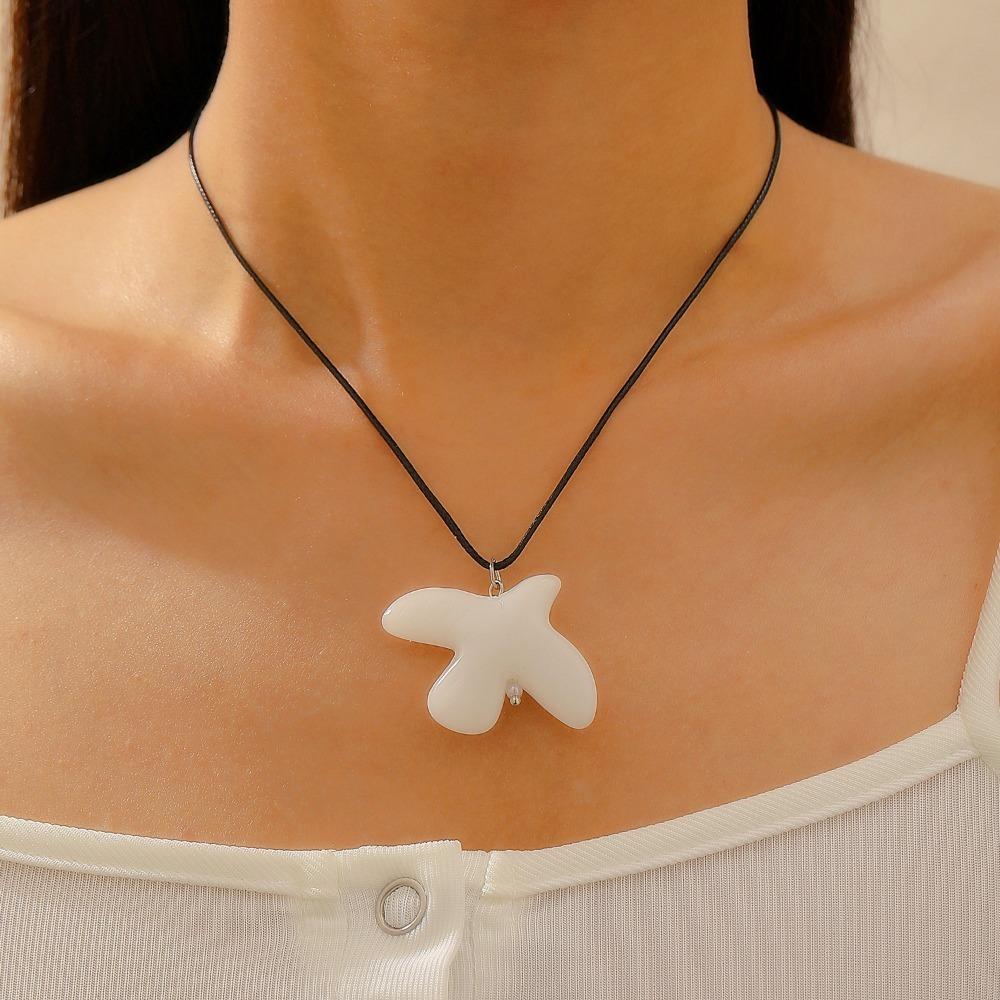 Simple Personality White Ceramic Dove of Peace Pendant Black Leather Rope Lace-up Necklace for Women Animal Collar Chain Jewelry