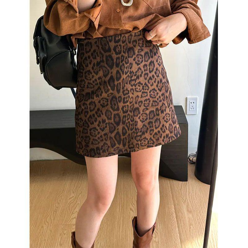 Γυναικεία Bodycon Φούστα σε Γραμμή Α με Καφέ Λεοπάρ Σχέδιο - Άνοιξη/Φθινόπωρο 2025, Ψηλόμεση Κοντή Φούστα που Αδυνατίζει για Μικρόσωμες, Στυλ 'Hot Girl'