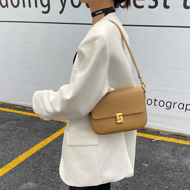 single shoulder messenger tofu bags, commuting niche design, large capacity, fashionable and simple small square bags
