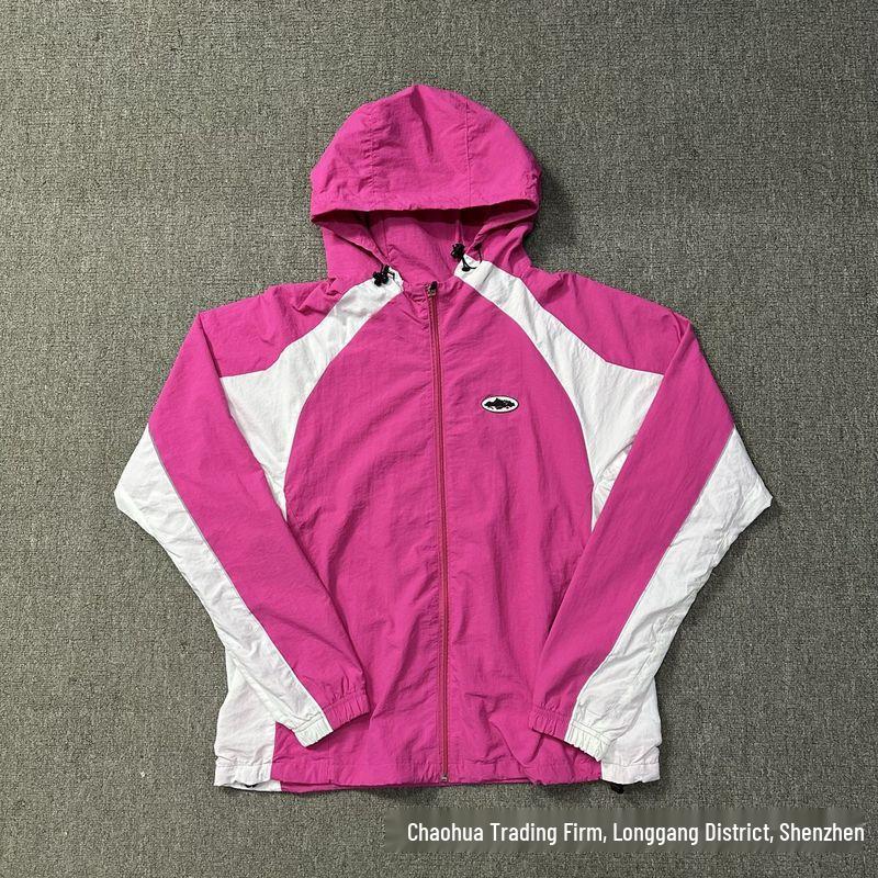 Corteiz Devil's Island Patchwork Windbreaker Softshell Kapuzenjacke für Damen & Herren - Trendiger Bergsteiger-Mantel.