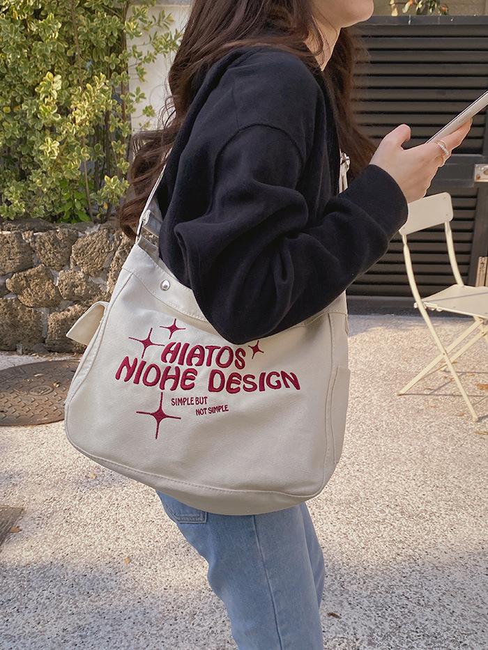 

Отделение холщовая сумка женская студенческая версия класса ins ленивая большая вместительная сумка через плечо с вышивкой