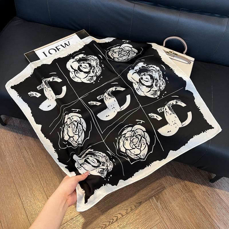 New silk scarf women's fashion versatile high-end small square scarf Korean version neck protection scarf spring and autumn retro scarf binding bag