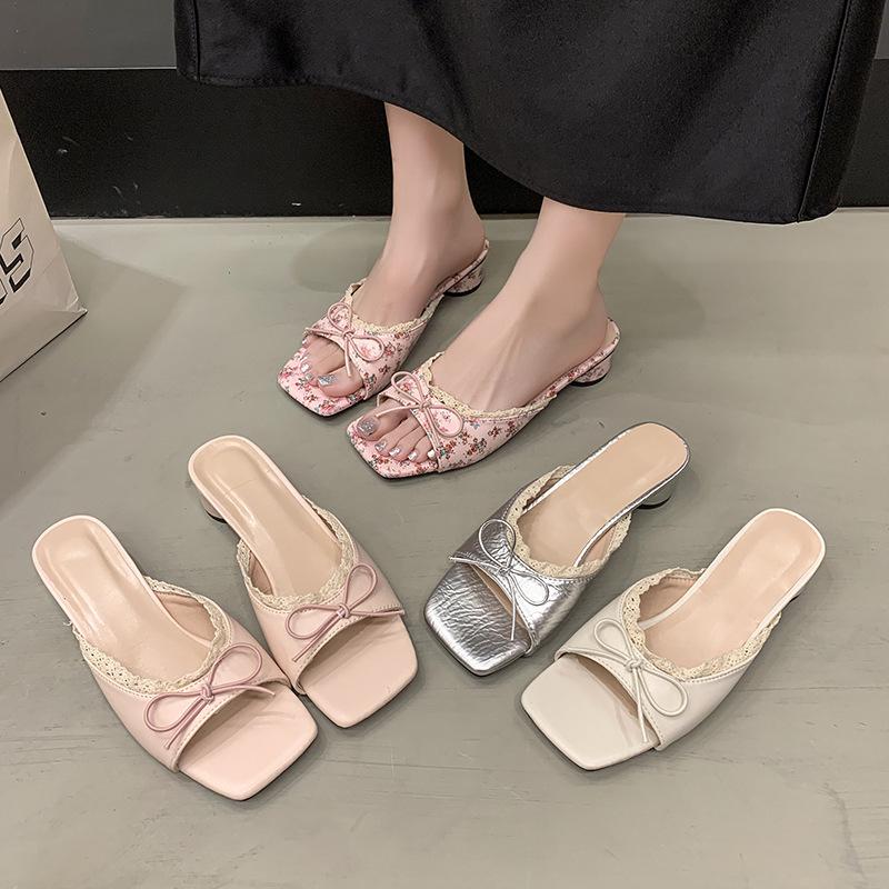 French versatile thick heel cool slippers women's 2025 summer new gentle wind lace edge bow word with slippers