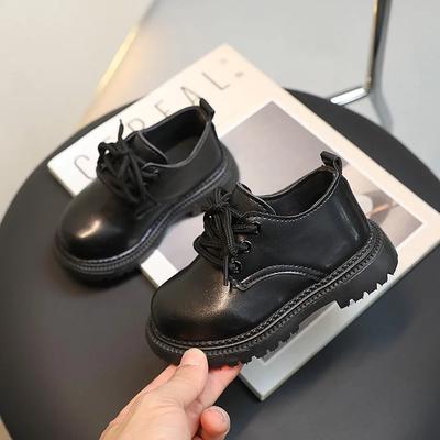 Kinderlederschuhe für Mädchen 2024 Frühling Neu Prinzessin Schlicht Britischer Stil Jungen Slipper Rutschfeste Plateauschuhe Schnürschuhe Schlicht
