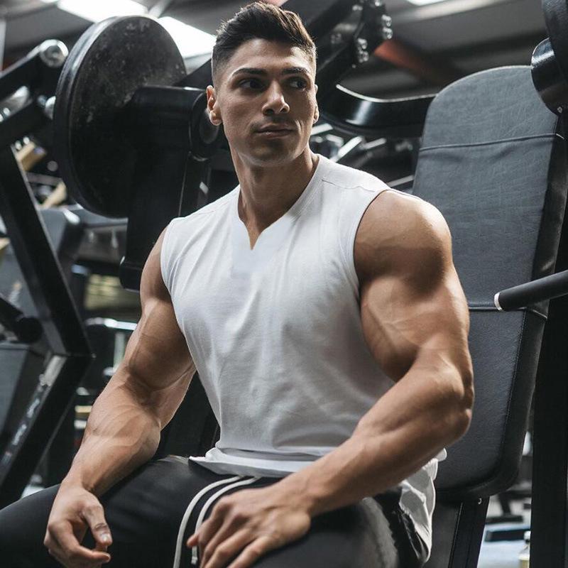 Pánské jednobarevné tílko s výstřihem do V na léto pro fitness a běh - bavlněné tričko bez rukávů