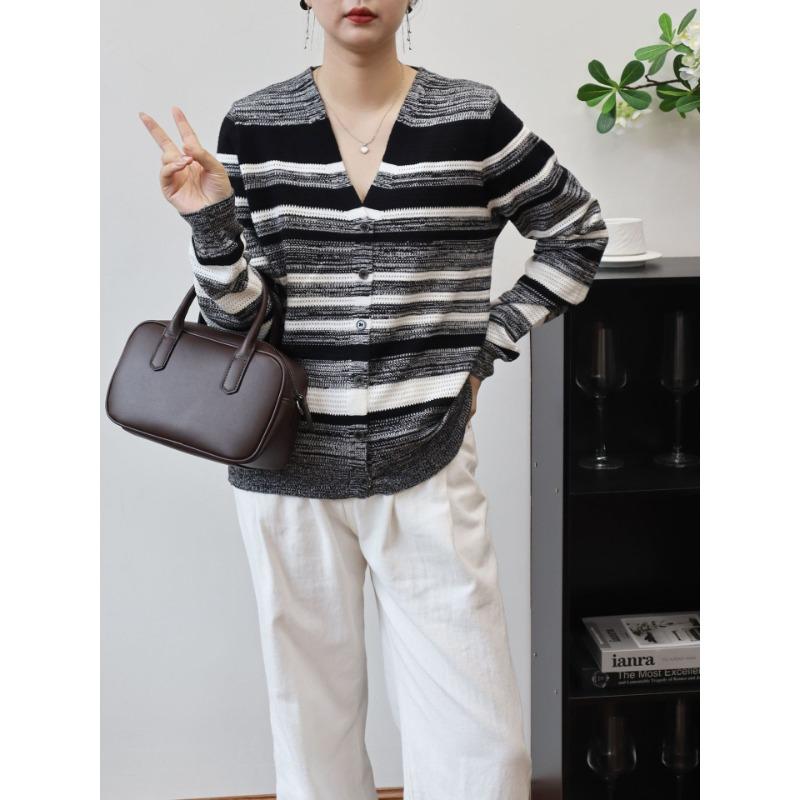 

Осень и зима новый ретро свободный ленивый полосатый вязаный кардиган V-образный вырез высококачественный свитер куртка женский one size fits all чёрный