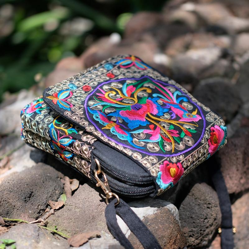 Yunnan Ethnic Embroidered Canvas Small Crossbody Bag With Multiple Pockets For Daily Use