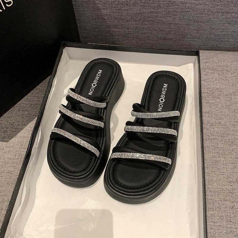 Thick-bottomed Cool Slippers Women's Summer New Fashion Rhinestone Muffin Bottom Casual Beach Slippers