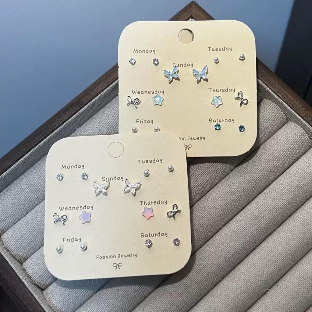 Chunri Mori is small, fresh and cute, sweet little butterfly stud earrings, elegant and small temperament, simple and versatile ear bone woman