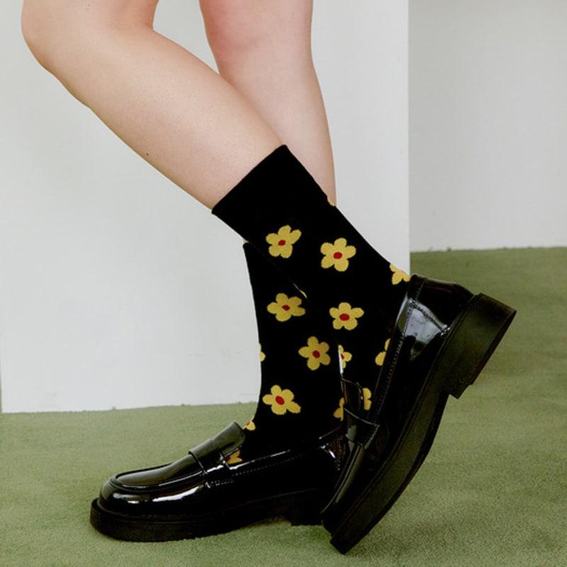 MONTH IN MONTH OUT Patterned flower_BLACK&YELLOW