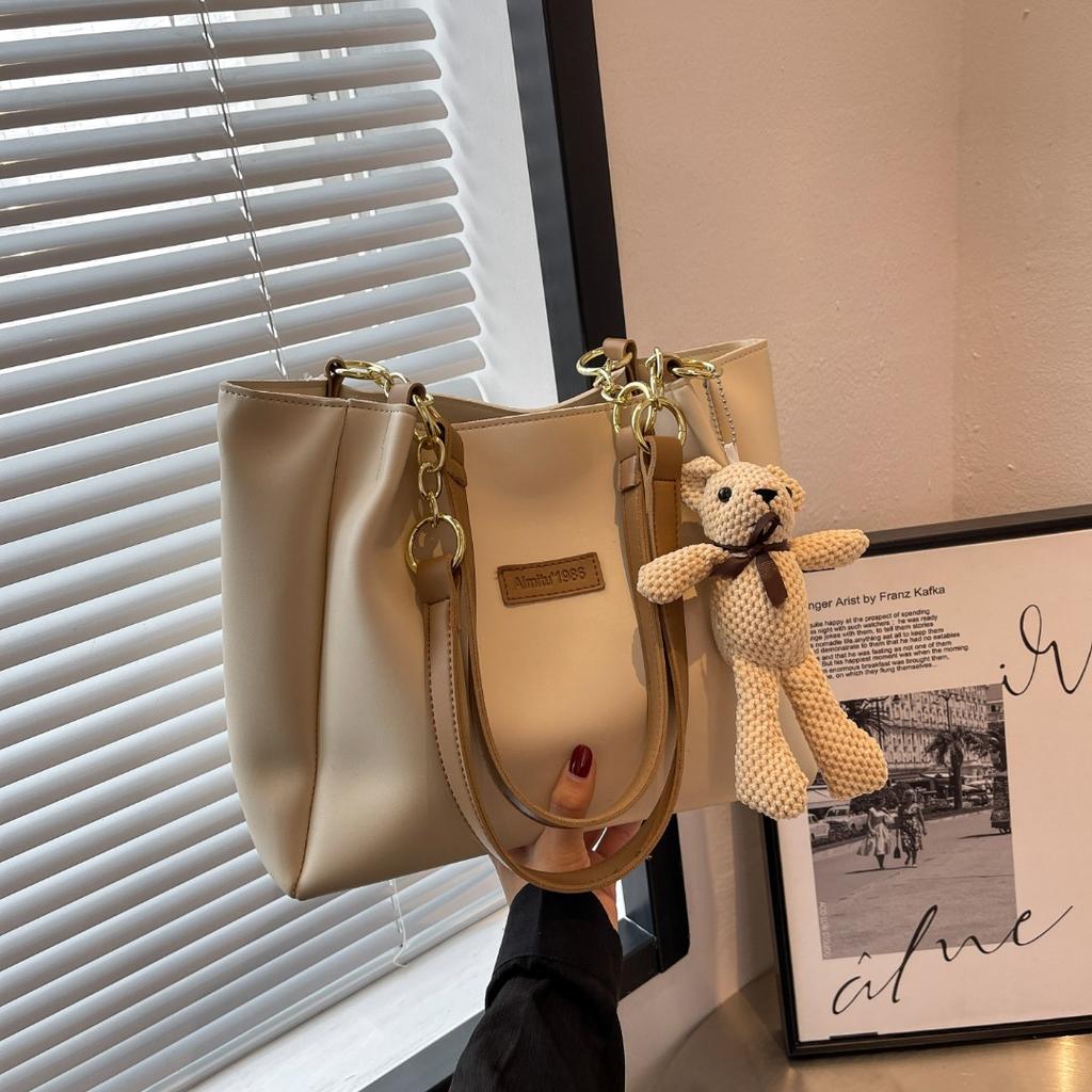 Women's Bag 2024 New Style Fashion Texture Trend Leisure Bear Cute Pendant Large Capacity Tote Bag