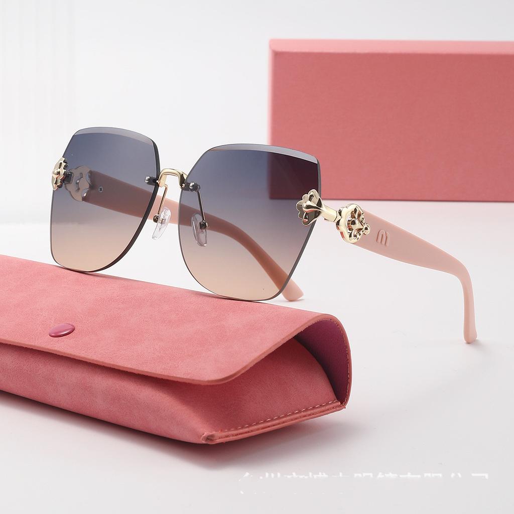 new large frame light luxury frameless fashionable sunglasses for women UV protection small sunglasses(DS-2402)