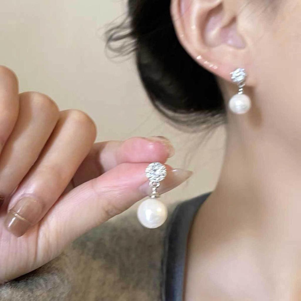 Koreanischer Stil Nicht-Piercing Ohrclip mit langem Quaste, Perlmutt Schmetterlings Design für Damen - High-End, Coole Mode.