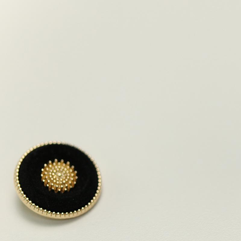 

Металлические пуговицы в стиле ретро Xiaoxiang, флокированная ткань, твидовый пиджак, декоративные пуговицы, двусторонние нейлоновые пуговицы для свитера 1 #[Flannel Black] * 28L = 18.0 MM